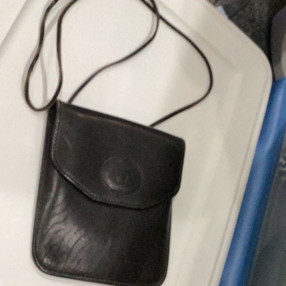 Black Leather Crossbody Bag with Structured Design - Picture 2 of 8